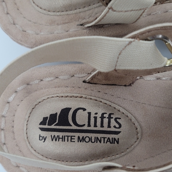 Cliffs White Mountain Low Wedge Thong Sandals Size 8 Carmel - Picture 6 of 12